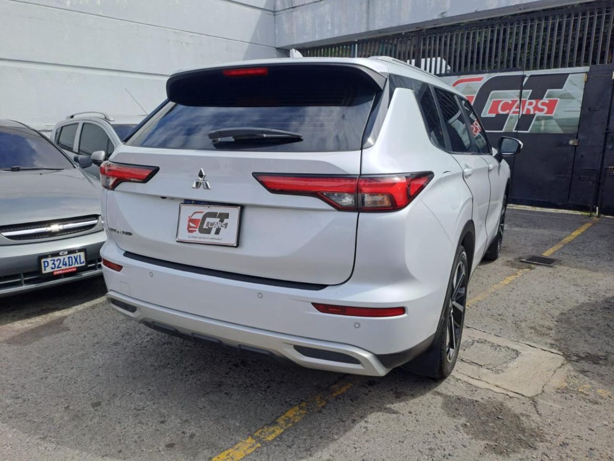 MITSUBISHI outlander - 2023                                        