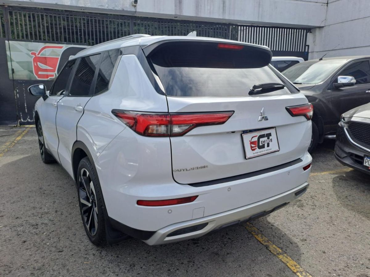 MITSUBISHI outlander - 2023                                        