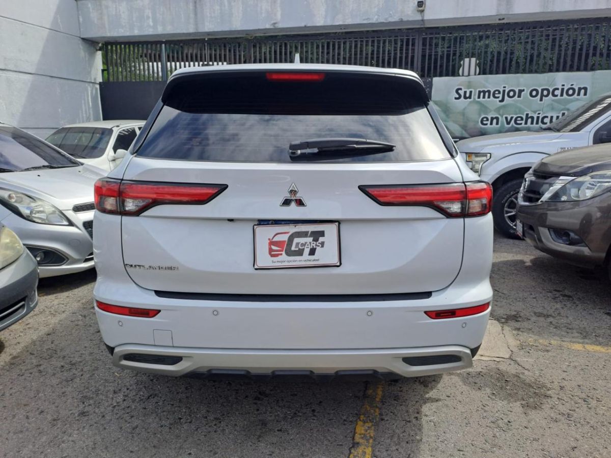 MITSUBISHI outlander - 2023                                        