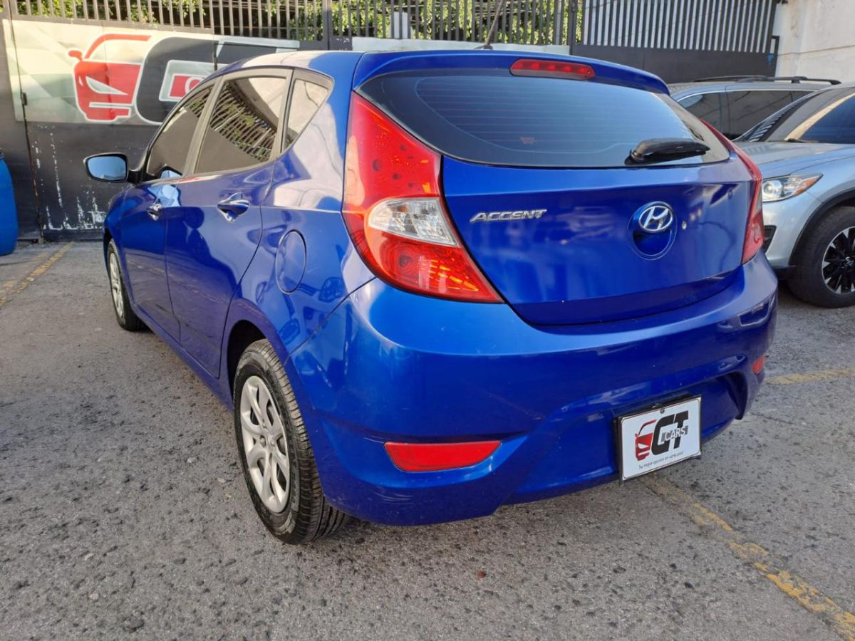 HYUNDAI ACCENT - 2012                                        