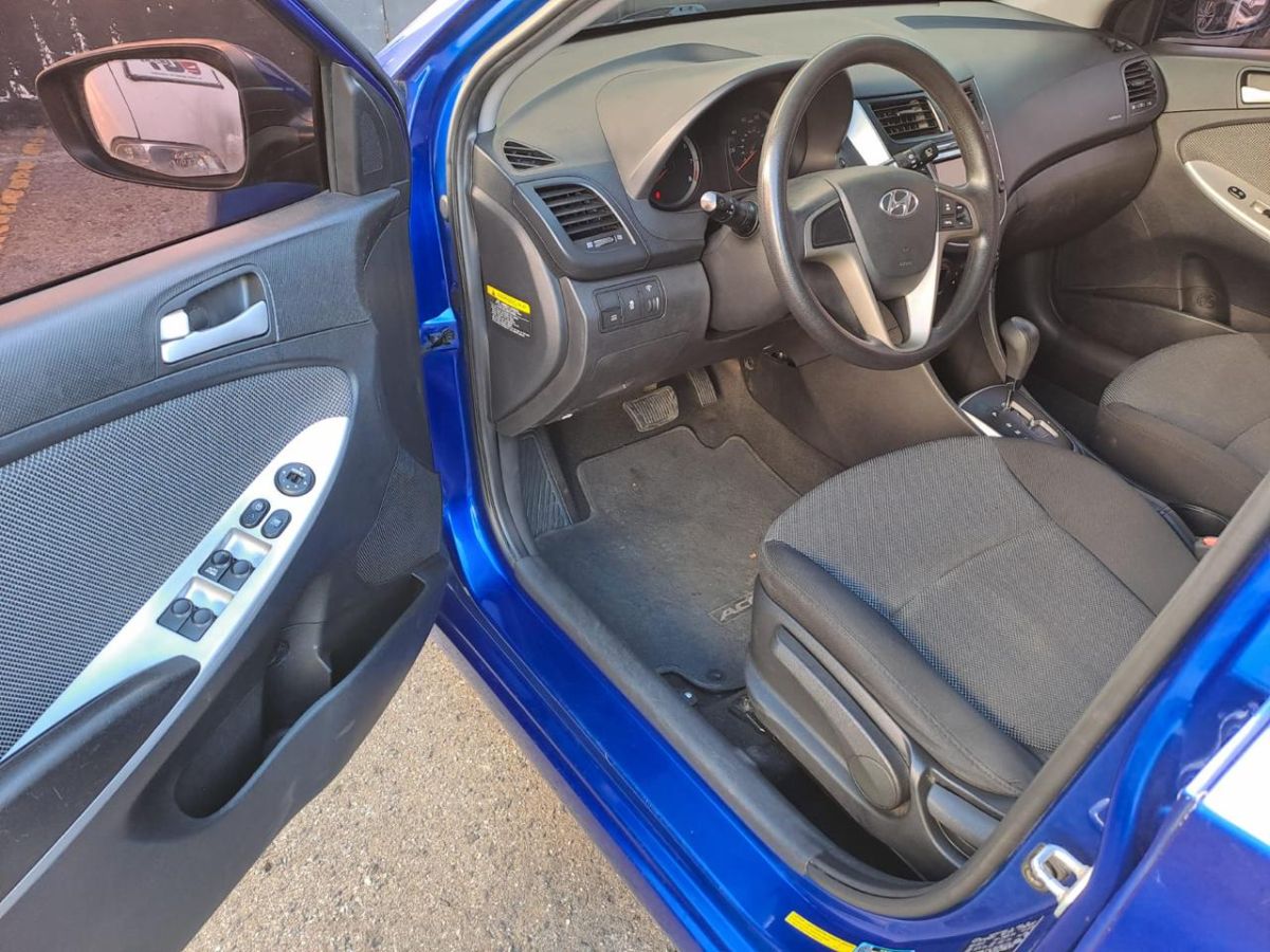 HYUNDAI ACCENT - 2012                                        