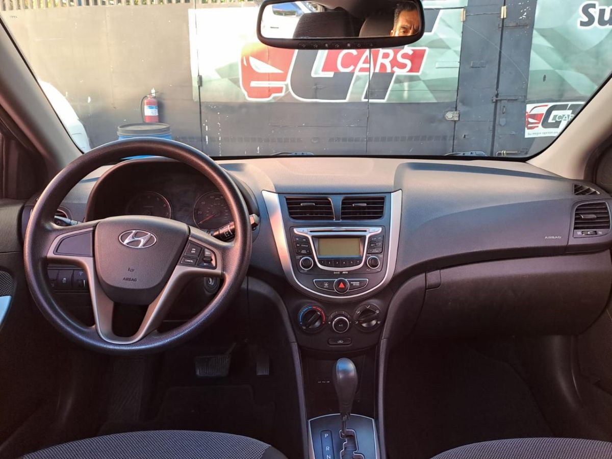 HYUNDAI ACCENT - 2012                                        