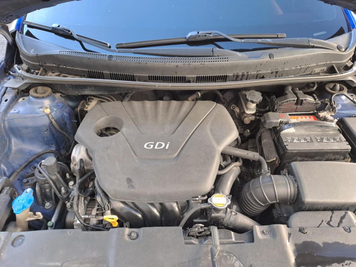 HYUNDAI ACCENT - 2012                                        