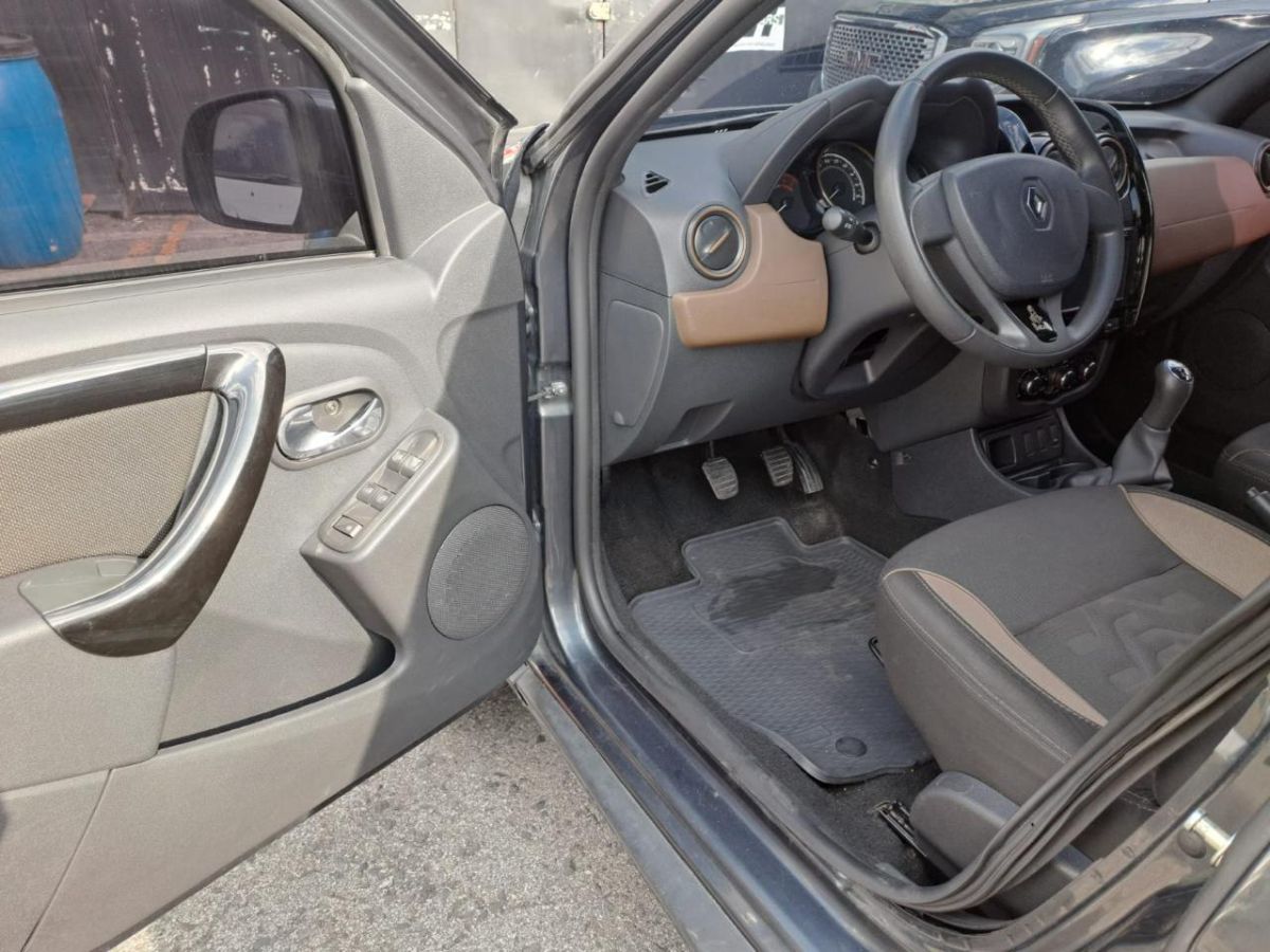 RENAULT DUSTER - 2018                                        