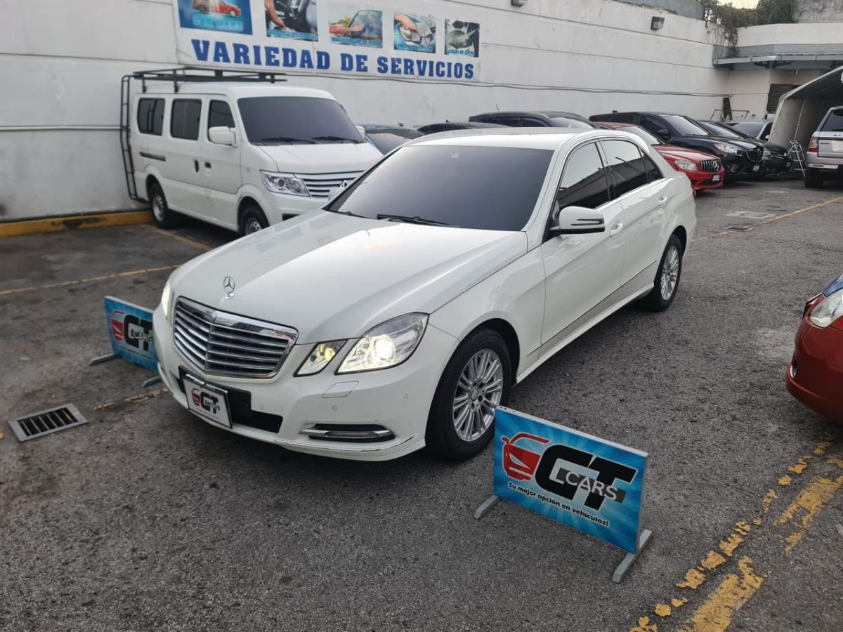 MERCEDES-BENZ E300 - 2011                                        