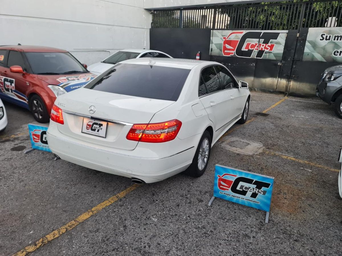 MERCEDES-BENZ E300 - 2011                                        