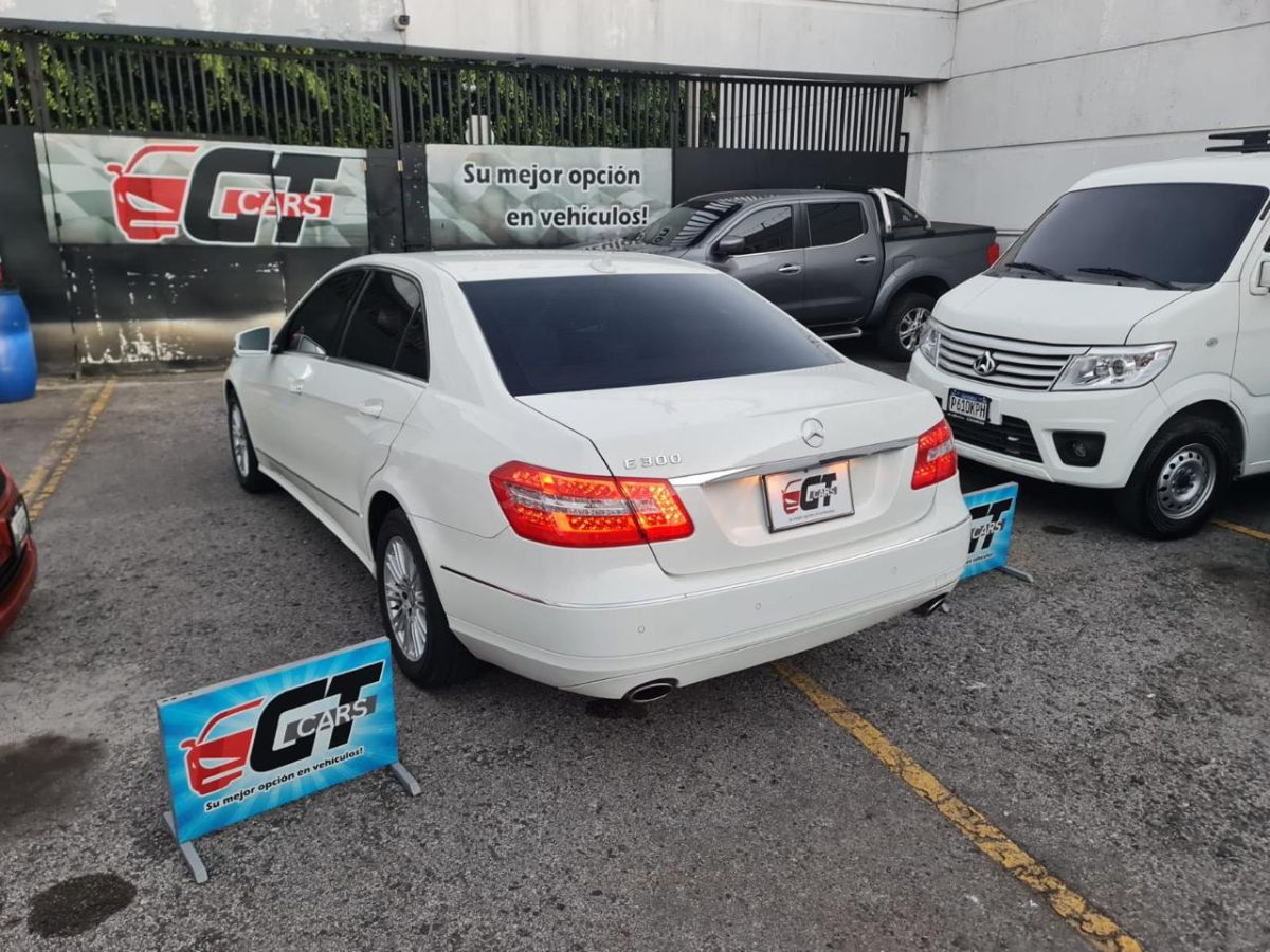 MERCEDES-BENZ E300 - 2011                                        