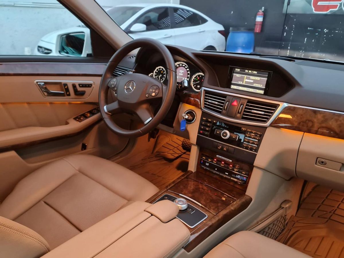 MERCEDES-BENZ E300 - 2011                                        