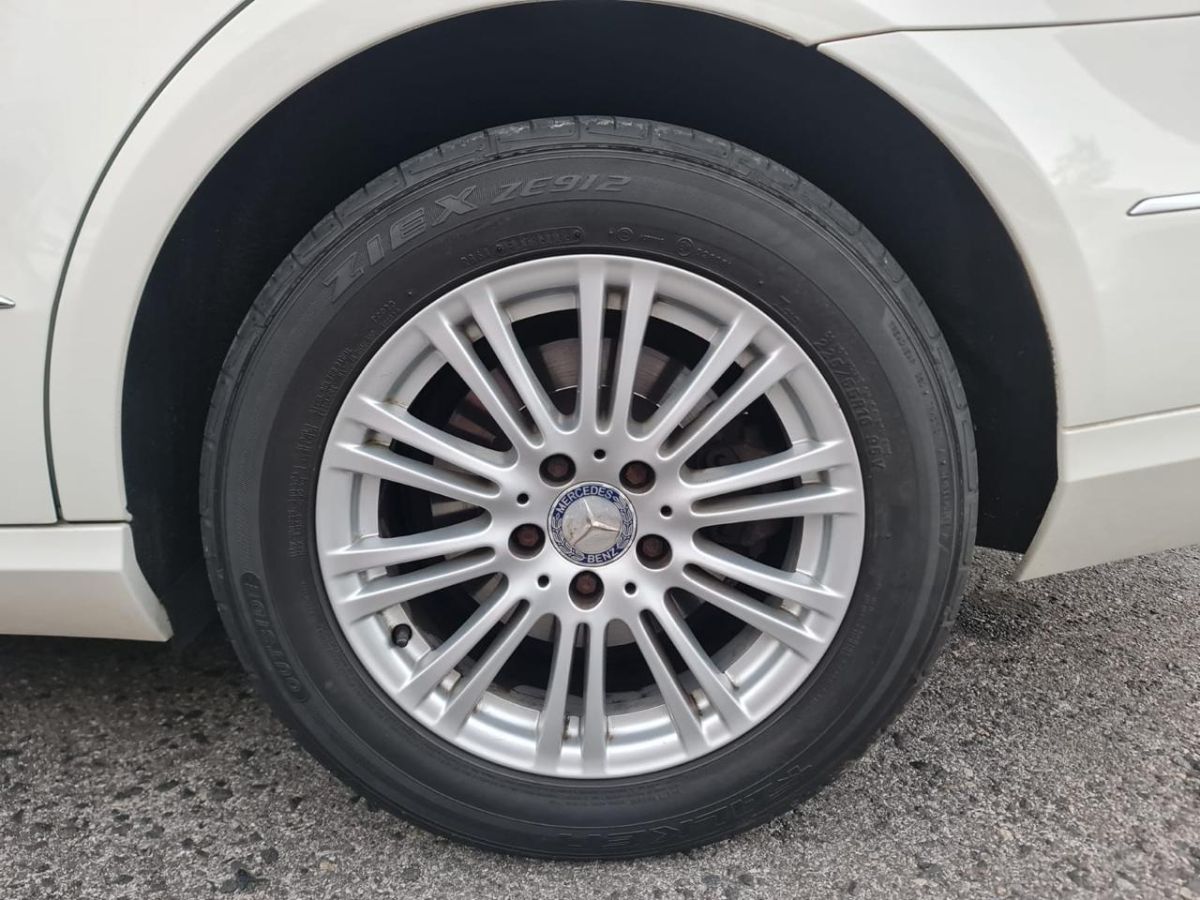 MERCEDES-BENZ E300 - 2011                                        