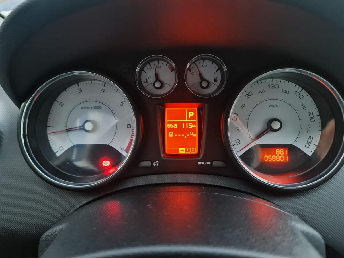 MERCEDES-BENZ E300 - 2011                                        