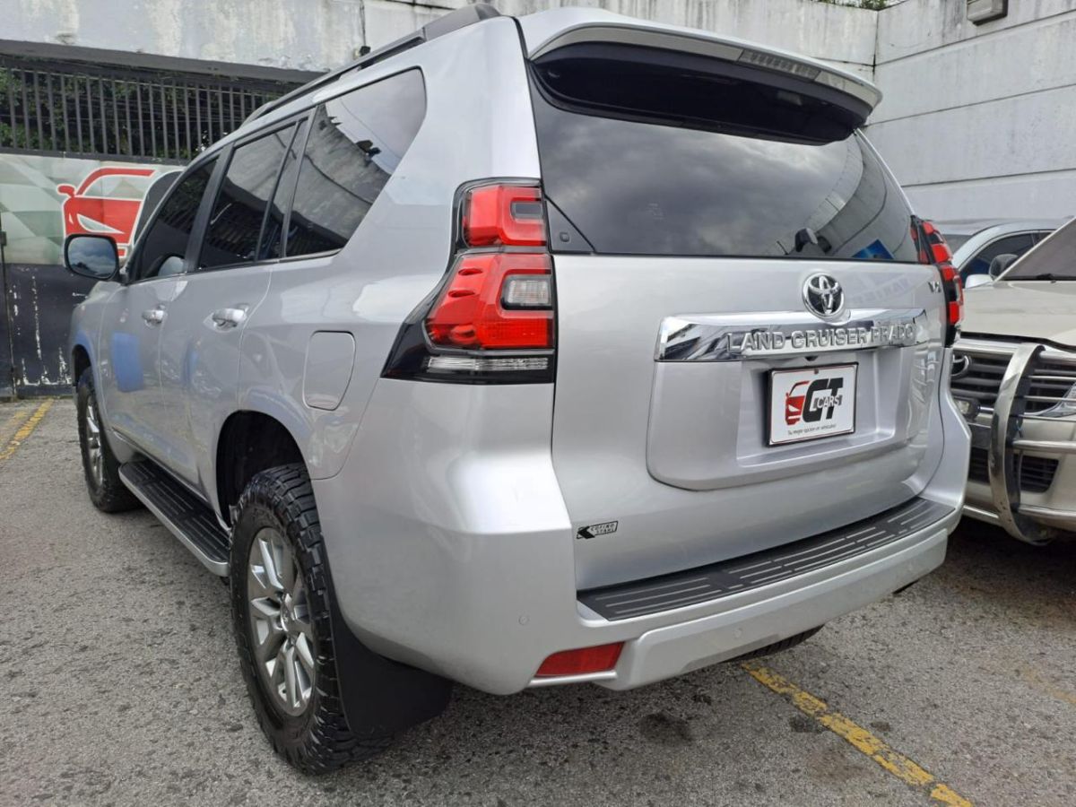 TOYOTA LAND CRUISER VX - 2022                                        