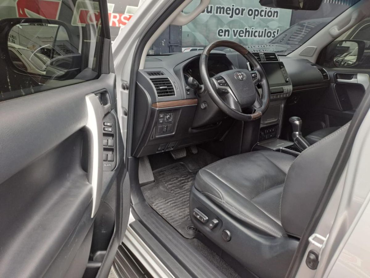 TOYOTA LAND CRUISER VX - 2022                                        