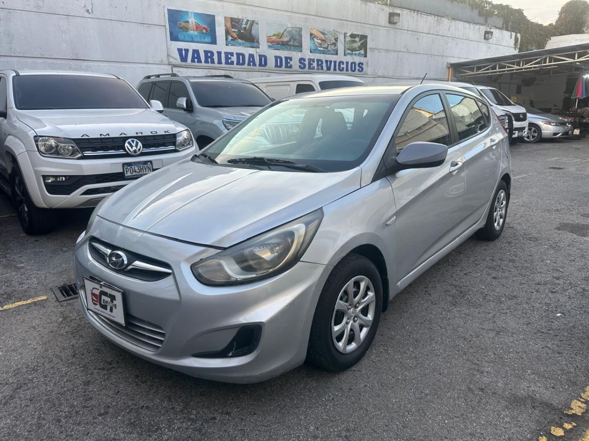 HYUNDAI ACCENT - 2012                                        