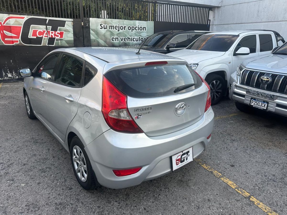 HYUNDAI ACCENT - 2012                                        