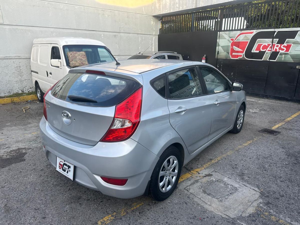 HYUNDAI ACCENT - 2012                                        