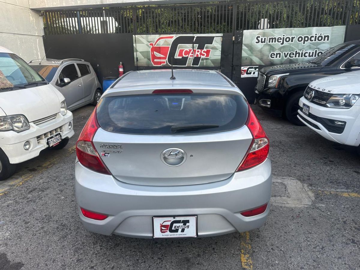 HYUNDAI ACCENT - 2012                                        