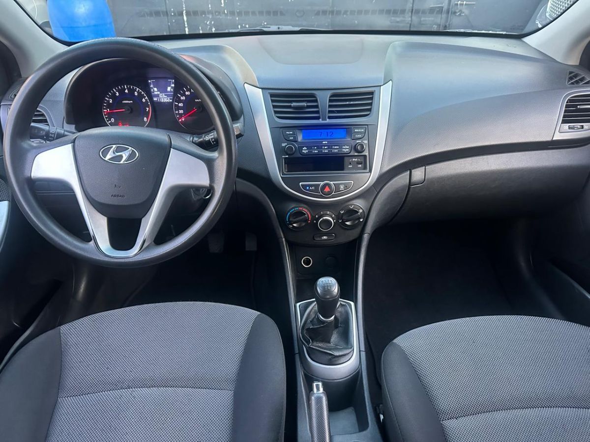 HYUNDAI ACCENT - 2012                                        