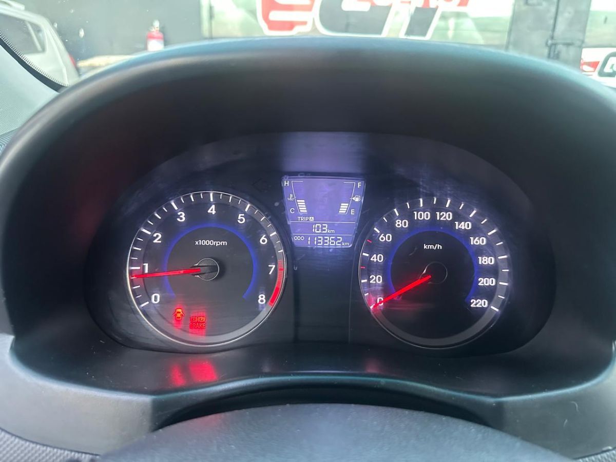 HYUNDAI ACCENT - 2012                                        