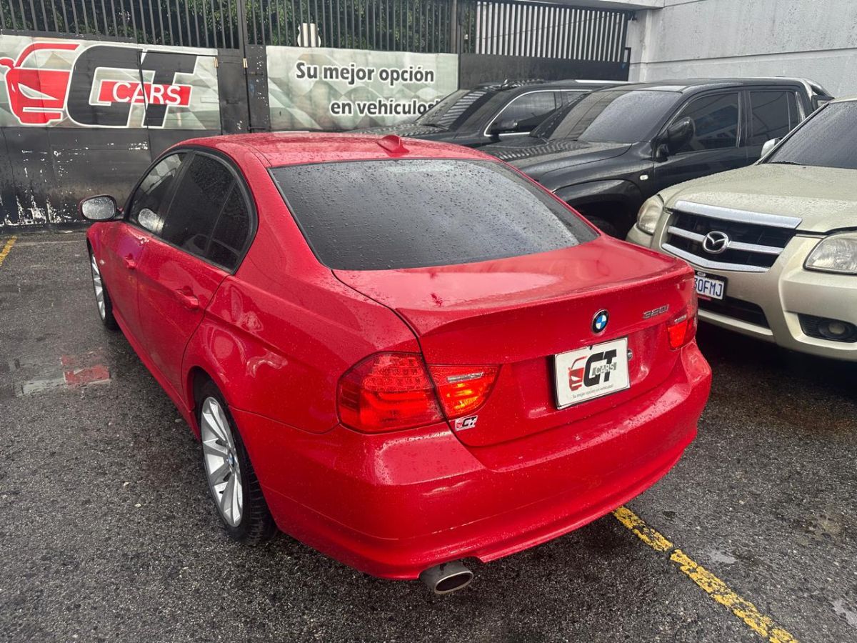 BMW 320 - 2010                                        