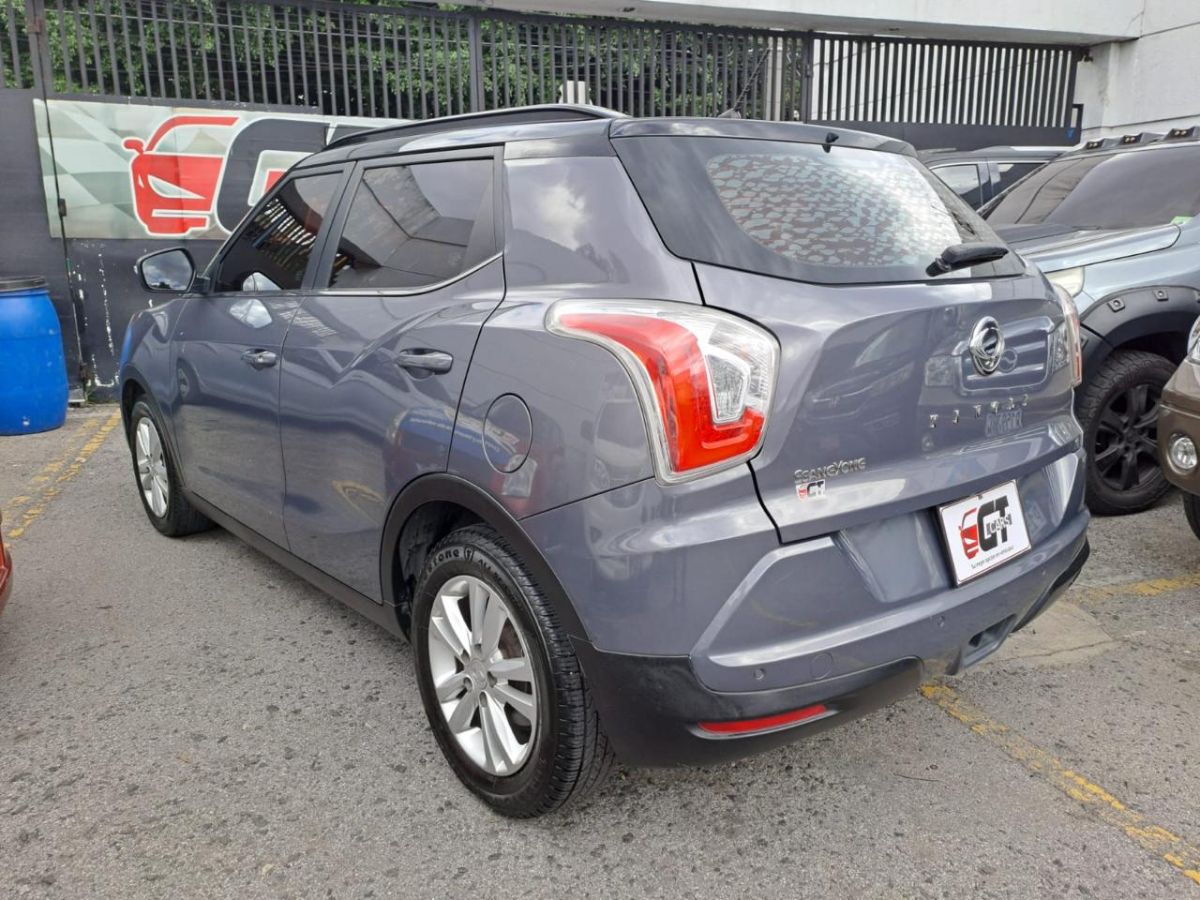 MITSUBISHI  KICKS - 2017                                        