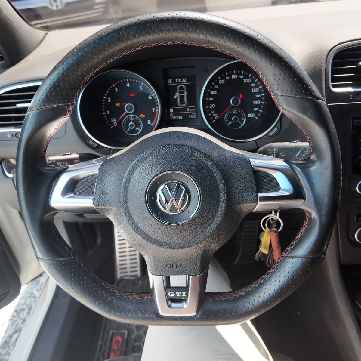VOLKSWAGEN GTI - 2013                                        
