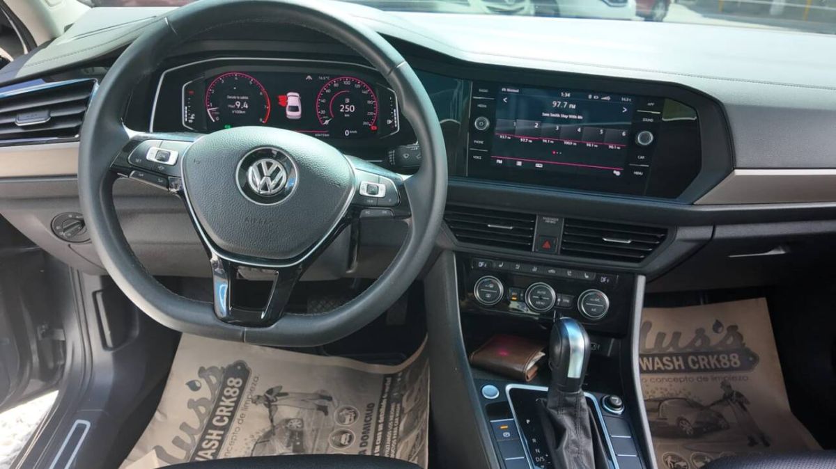 VOLKSWAGEN JETTA - 2020                                        