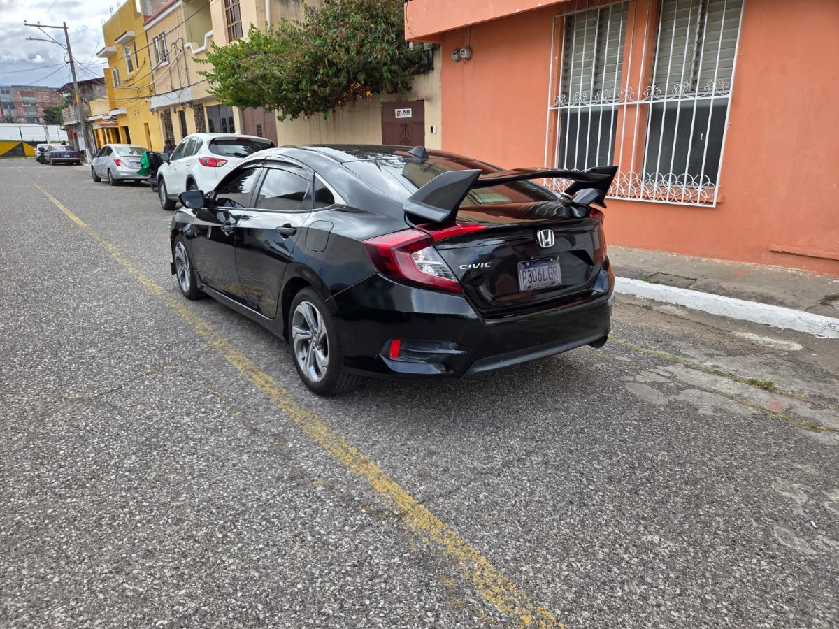HONDA CIVIC - 2018                                        
