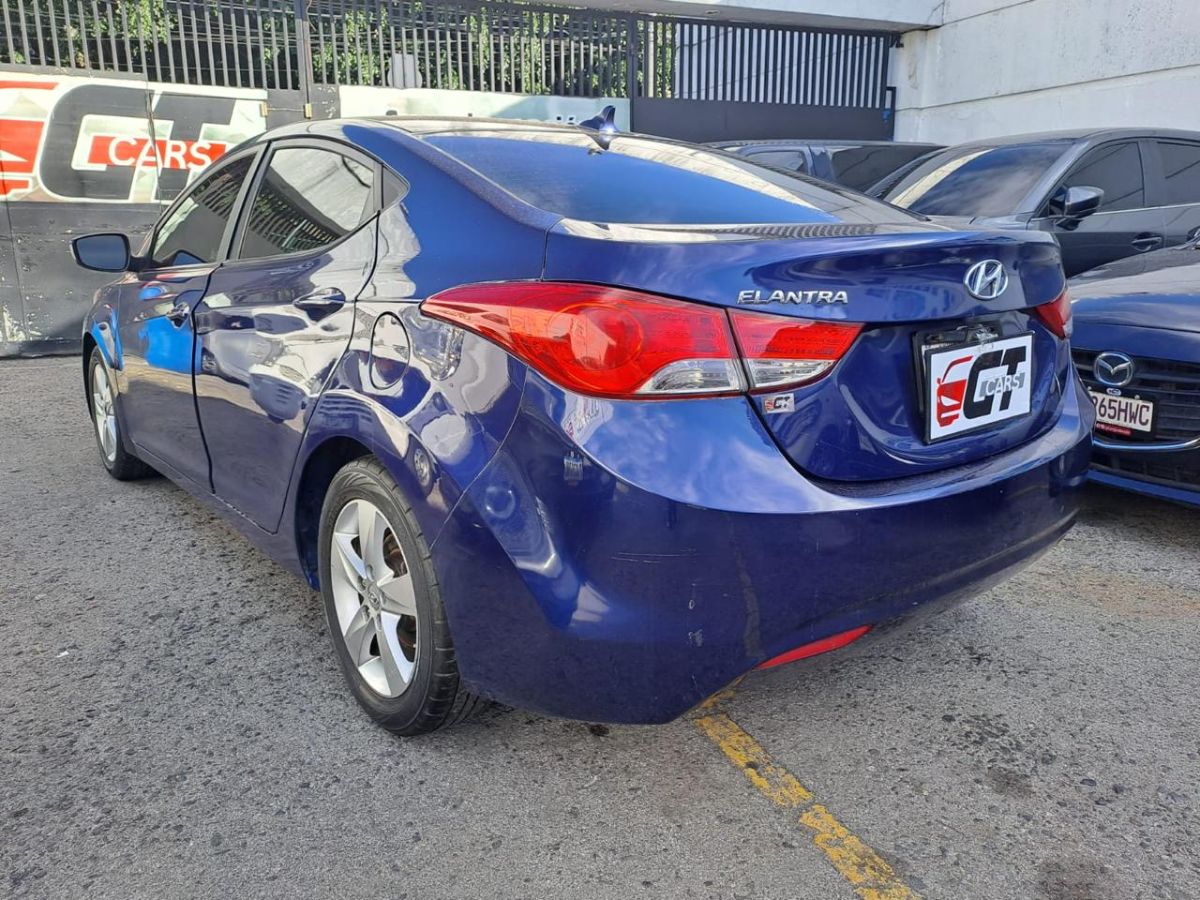 HYUNDAI ACCENT - 2012                                        