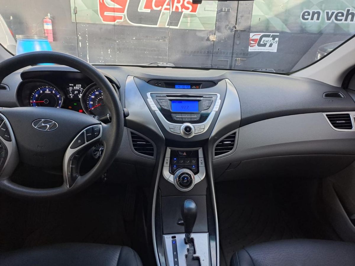 HYUNDAI ACCENT - 2012                                        