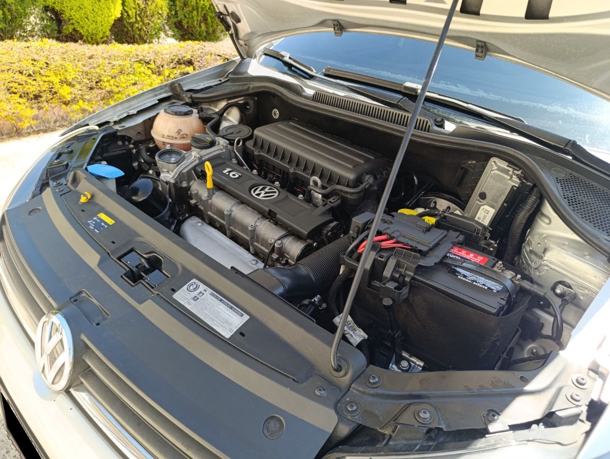 VOLKSWAGEN POLO - 2016                                        