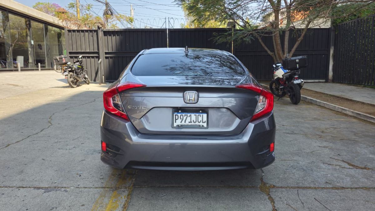 HONDA CIVIC - 2018                                        