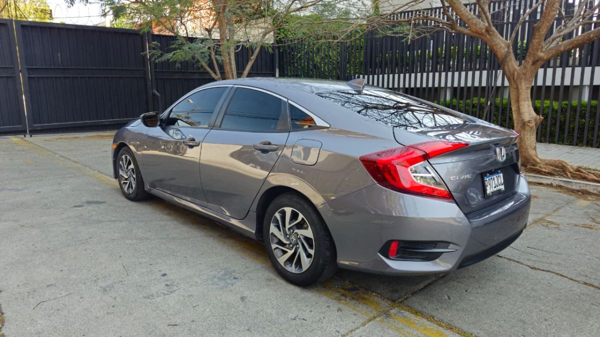 HONDA CIVIC - 2018                                        