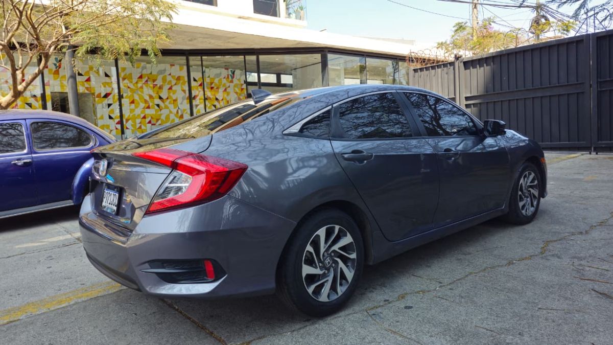 HONDA CIVIC - 2018                                        