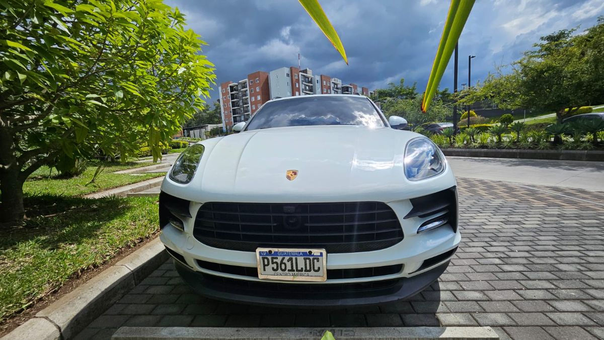 PORSCHE MACAN - 2021                                        