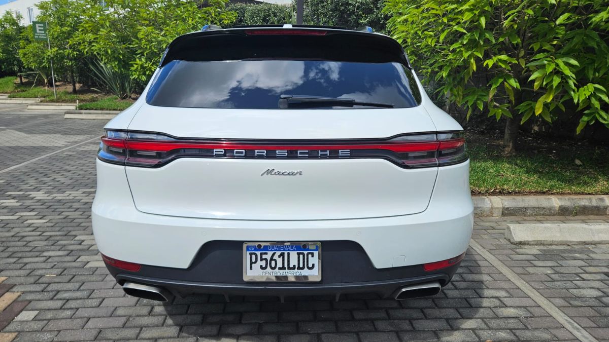 PORSCHE MACAN - 2021                                        