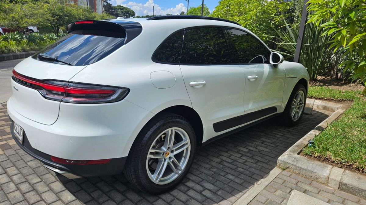 PORSCHE MACAN - 2021                                        