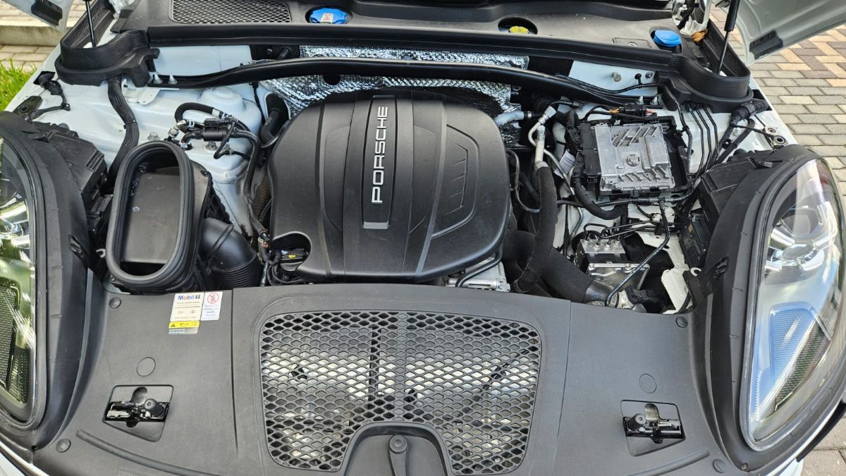 PORSCHE MACAN - 2021                                        