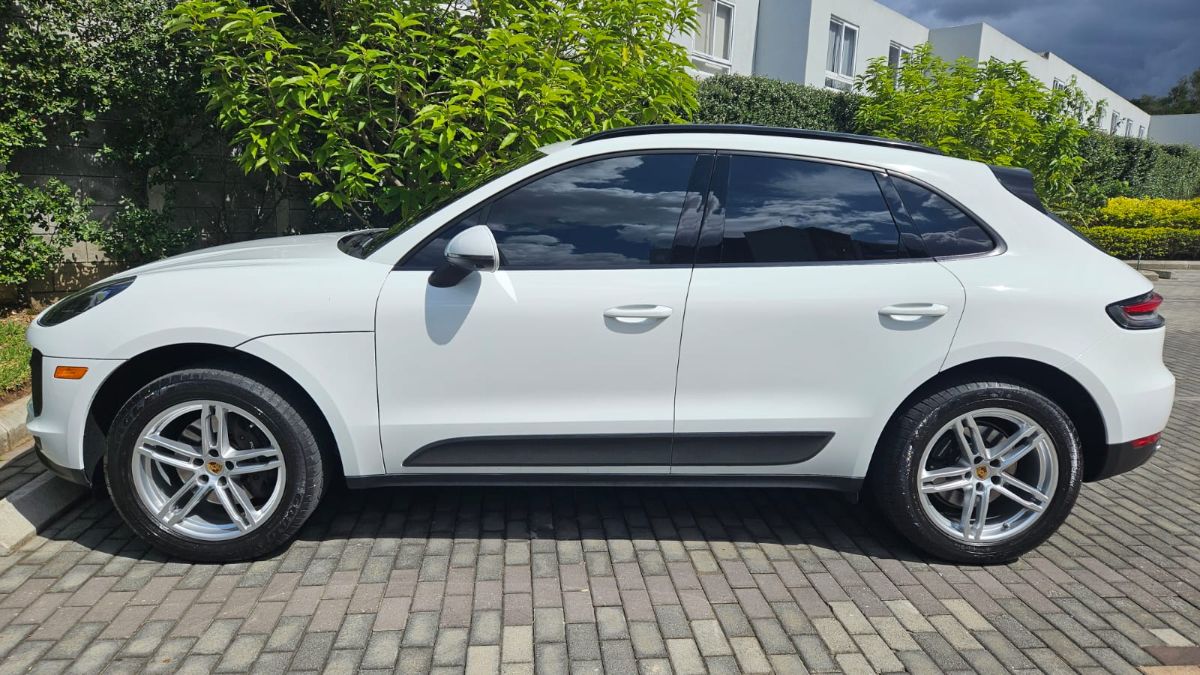 PORSCHE MACAN - 2021                                        