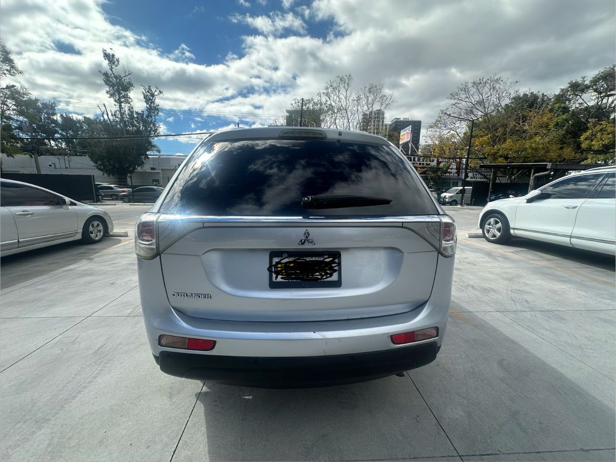 MITSUBISHI outlander - 2014                                        