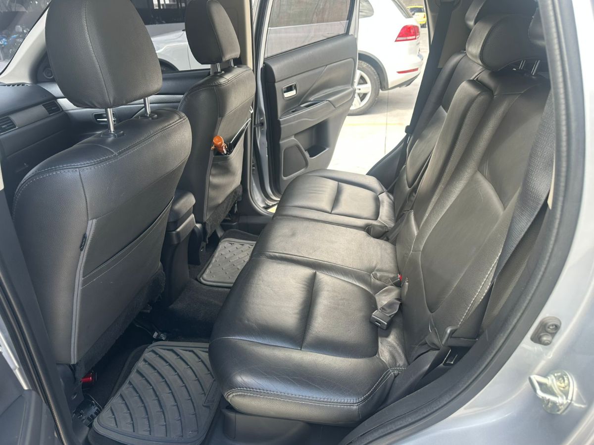 MITSUBISHI outlander - 2014                                        