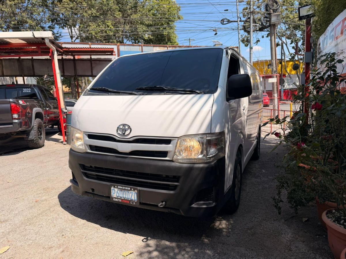 TOYOTA HIACE - 2011                                        