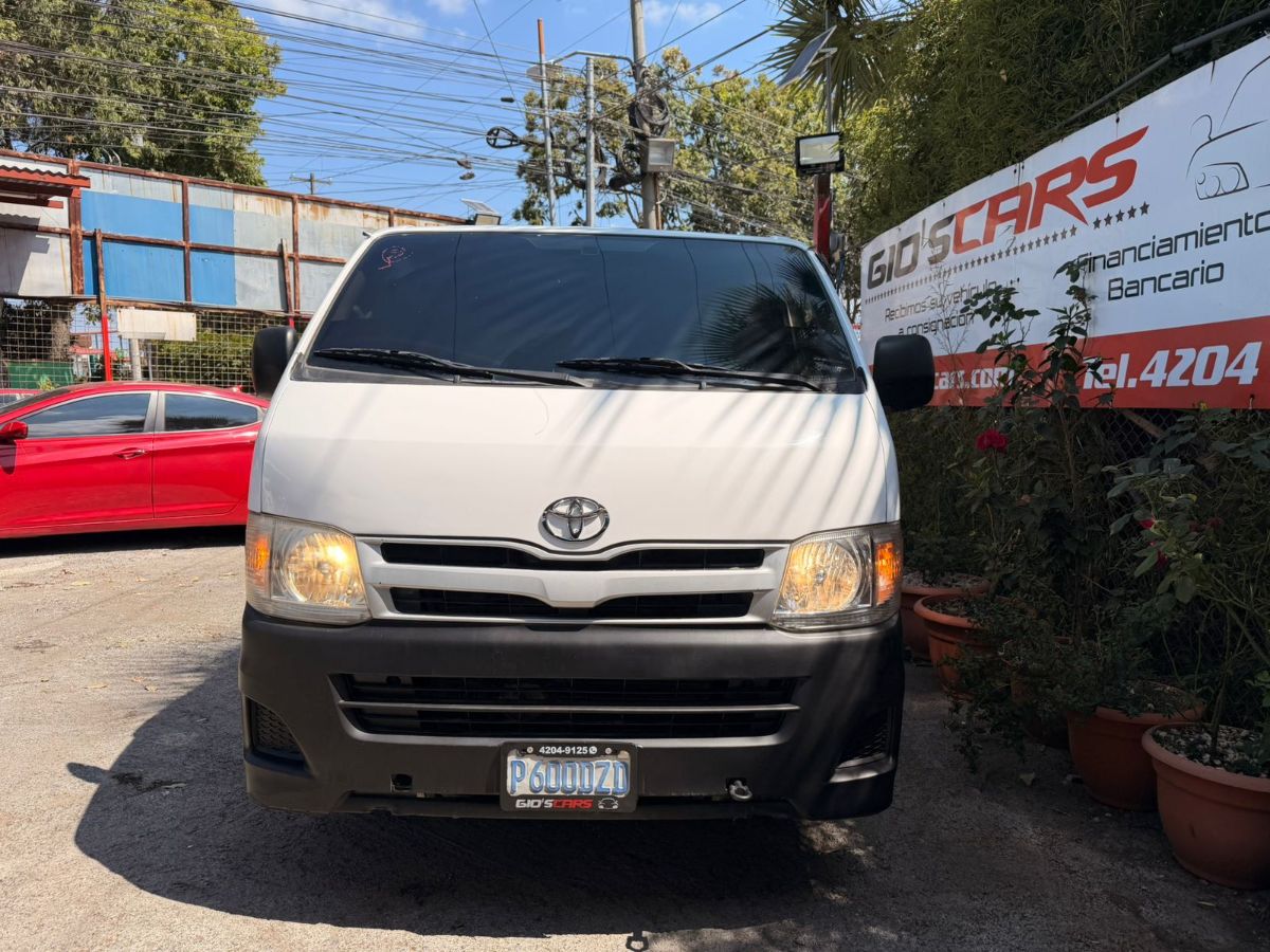 TOYOTA HIACE - 2011                                        