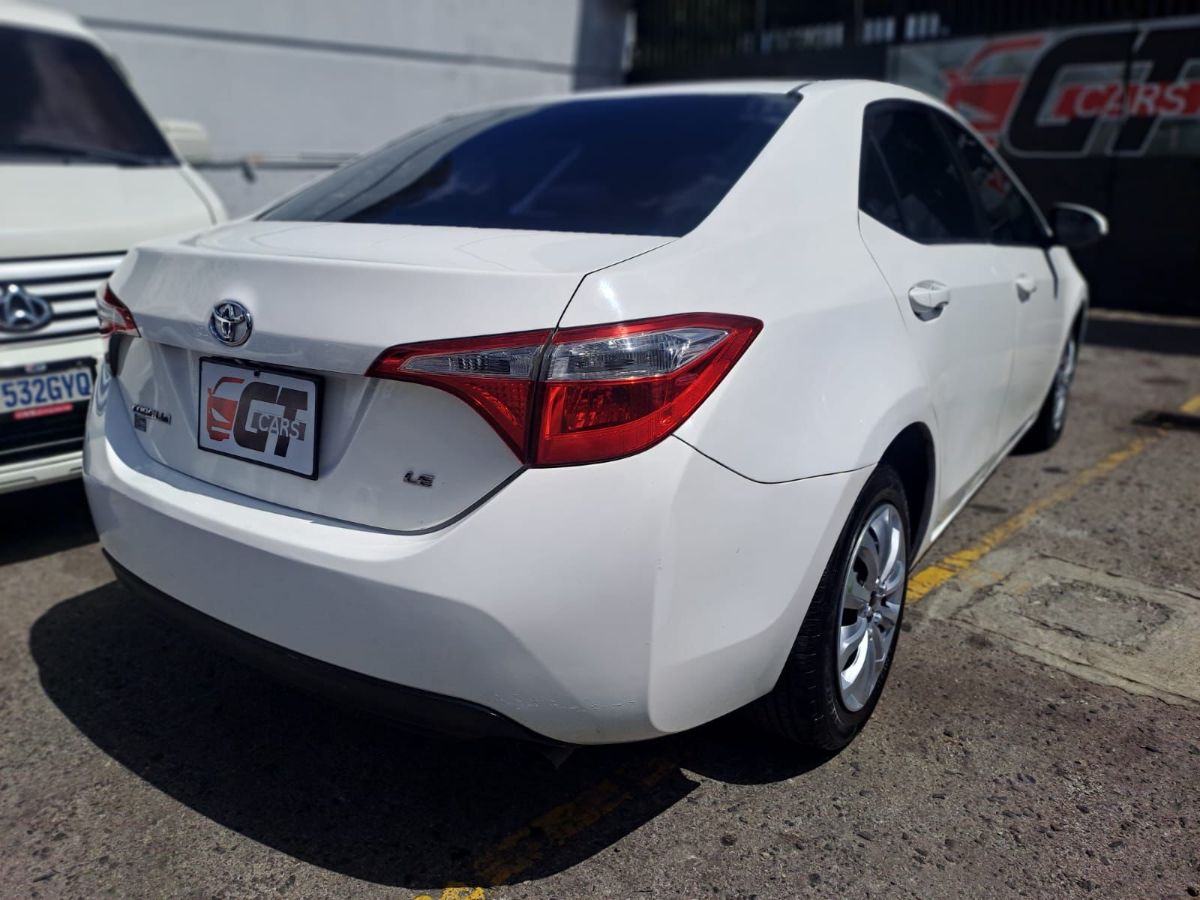 TOYOTA COROLLA - 2015                                        