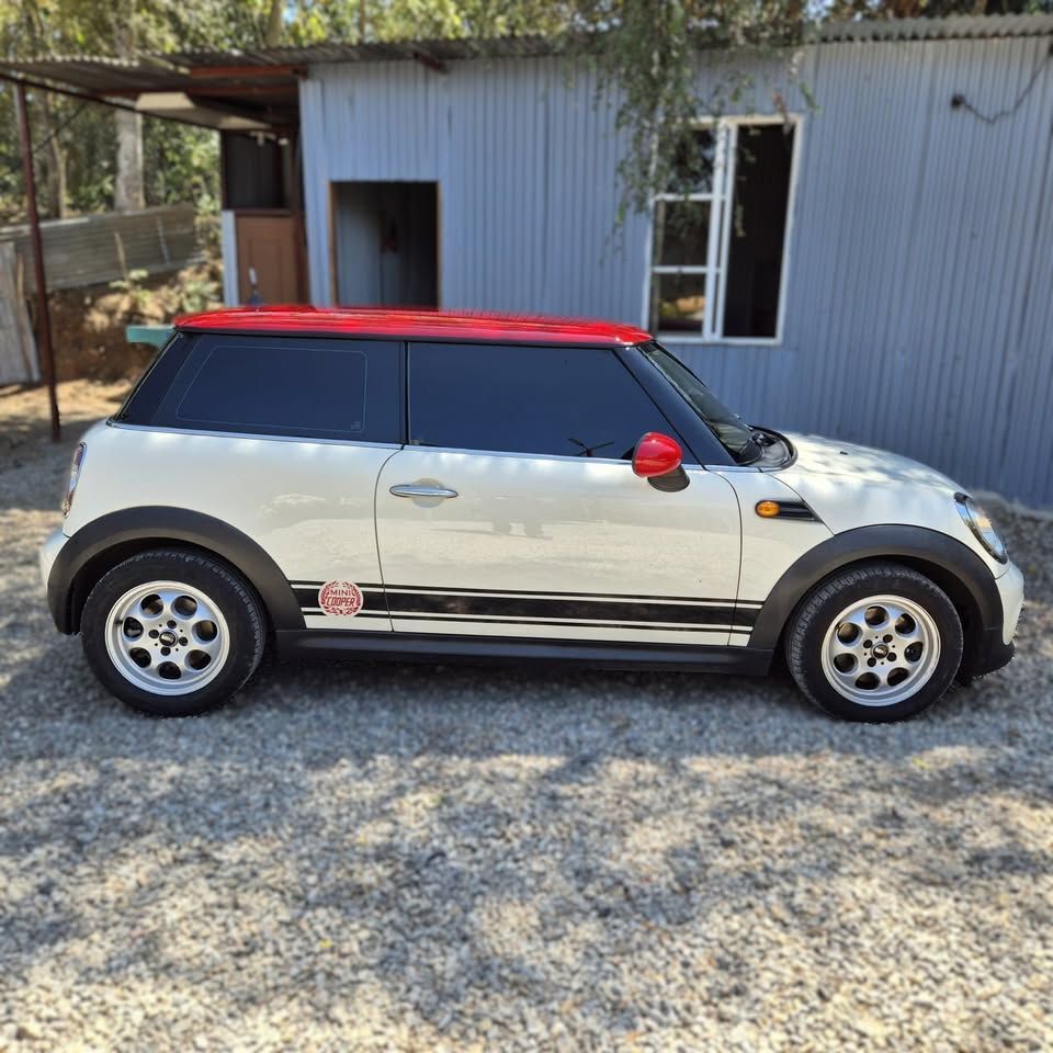 MINI COOPER - 2013                                        