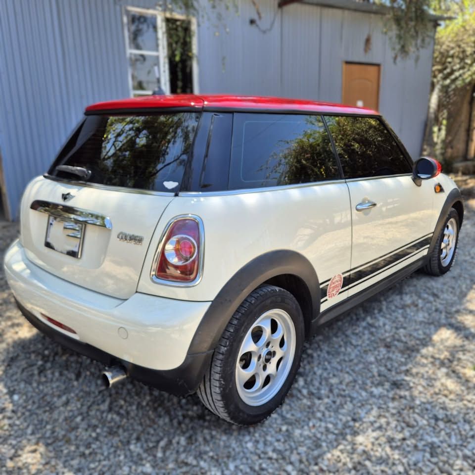 MINI COOPER - 2013                                        