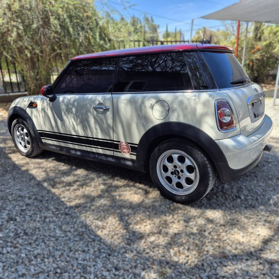 MINI COOPER - 2013                                        