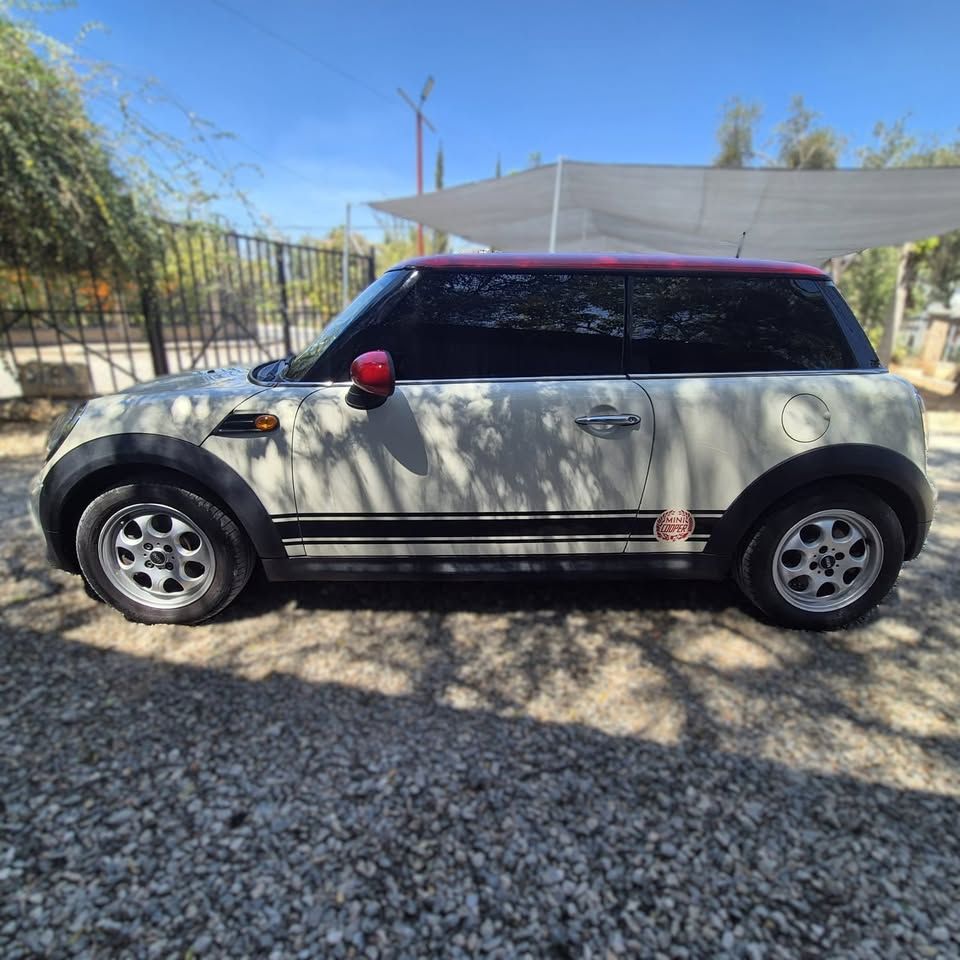 MINI COOPER - 2013                                        