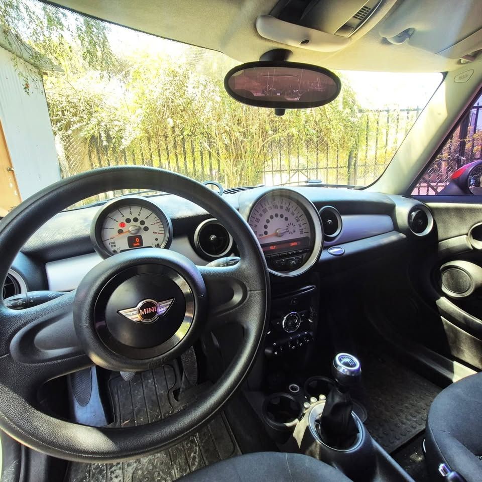 MINI COOPER - 2013                                        