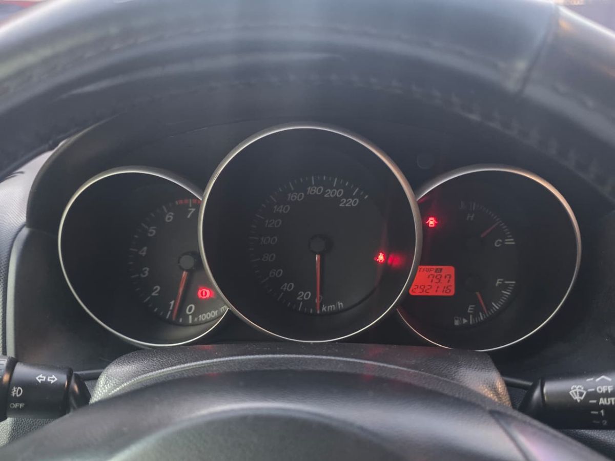 MAZDA 3 - 2005                                        
