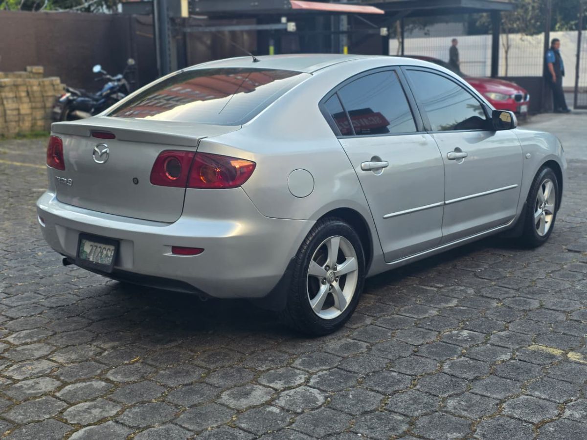 MAZDA 3 - 2005                                        